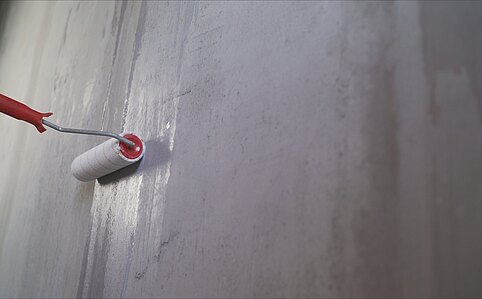 Grundierung wird aufgetragen 